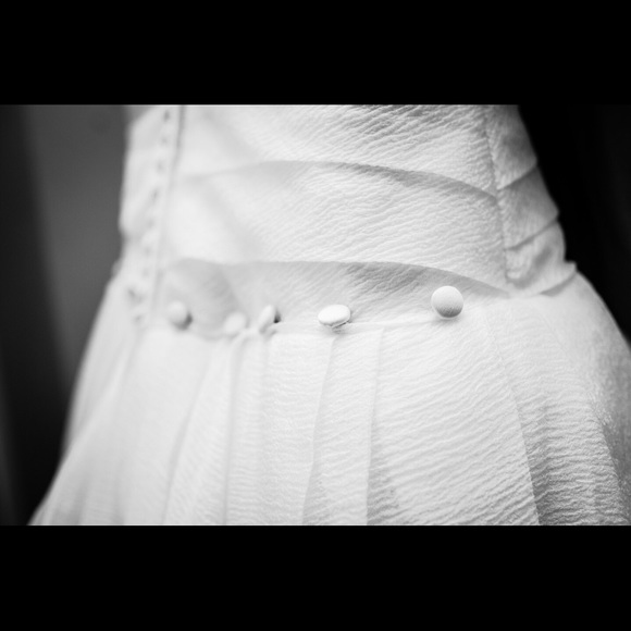 Wedding gown, flower belt accessory, veil - Picture 6 of 7